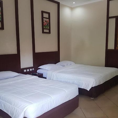 Oyo 2671 Wisma Djaja Syariah Hotel Bojonegoro ภายนอก รูปภาพ