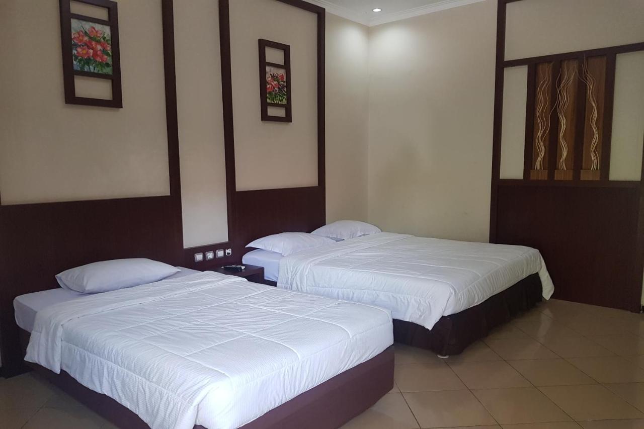 Oyo 2671 Wisma Djaja Syariah Hotel Bojonegoro ภายนอก รูปภาพ